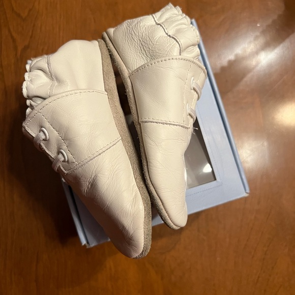 Robeez special occasion white leather 18-24mo shoe EUC - Picture 3 of 9